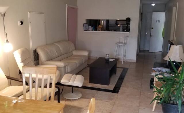 Full kitchen with appliances in University Commons apartment